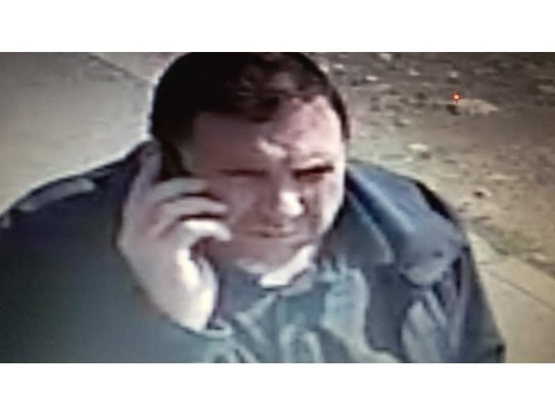 Un bărbat din Sibiu a furat banii uitaţi de o femeie într-un bancomat. Poliția se află pe urmele sale (FOTO) 593574
