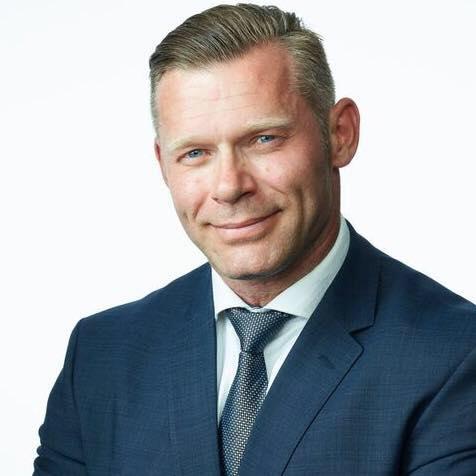 Un celebru politician își face reclamă pe un site pentru adulți: După ce termini, mergi și votează! 593547