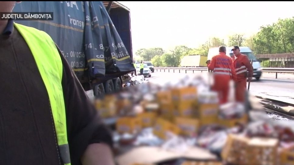 Un TIR încărcat cu bere s-a răsturnat pe autostrada Bucureşti-Piteşti - VIDEO
