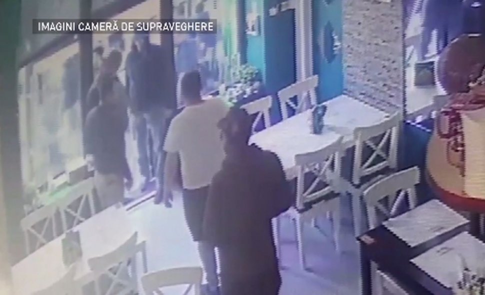 Bătaie în Craiova. Suporterii au distrus restaurantul lui Gică Craioveanu. Primele imagini - VIDEO