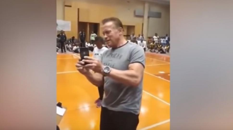 Nici Terminator nu mai e ce a fost! Arnold Schwarzenegger, atacat violent în timpul unui concurs (VIDEO)