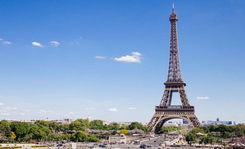 Alertă în Franța. Turnul Eiffel a fost evacuat de urgență 