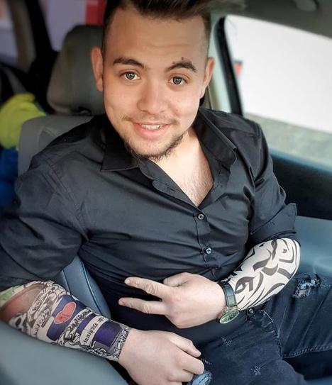 „Dacă viteza mă va omorî într-o zi, să nu plângă, pentru că eu zâmbeam”. Marius gonea noaptea trecută cu toată viteza pe o șosea, când brusc, ceva i-a apărut în cale. Din păcate, "profeția" i s-a îndeplinit 594687