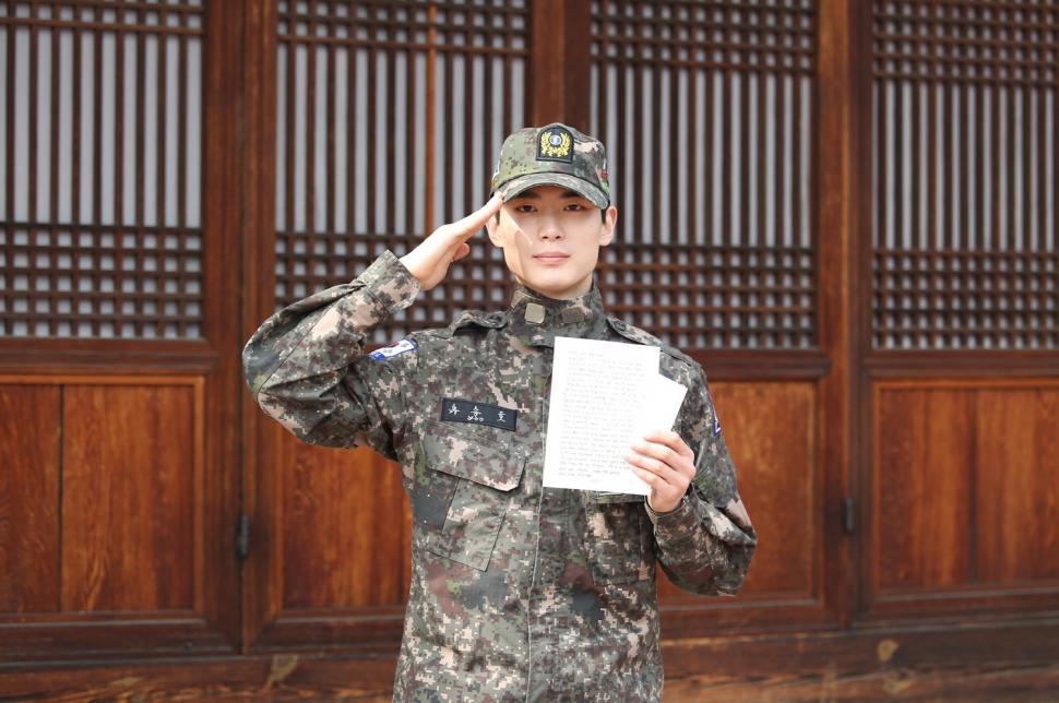 Se împlinesc şase ani de la semnarea Declarației de Pace Mondială    596377