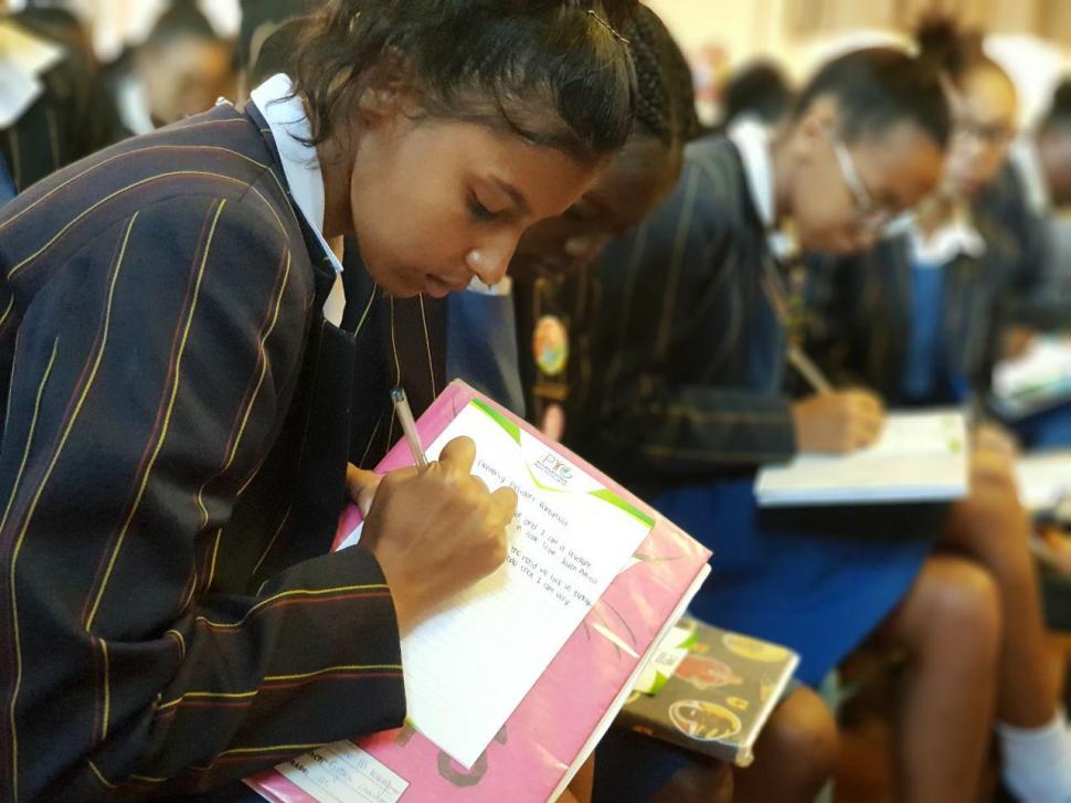 Se împlinesc şase ani de la semnarea Declarației de Pace Mondială    596379