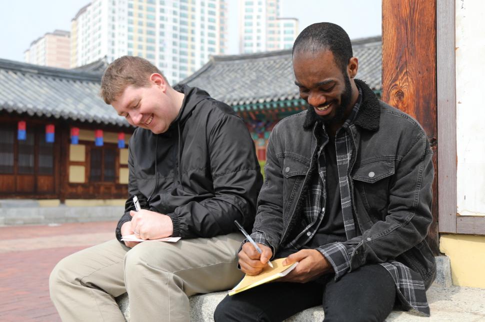 Se împlinesc şase ani de la semnarea Declarației de Pace Mondială    596380