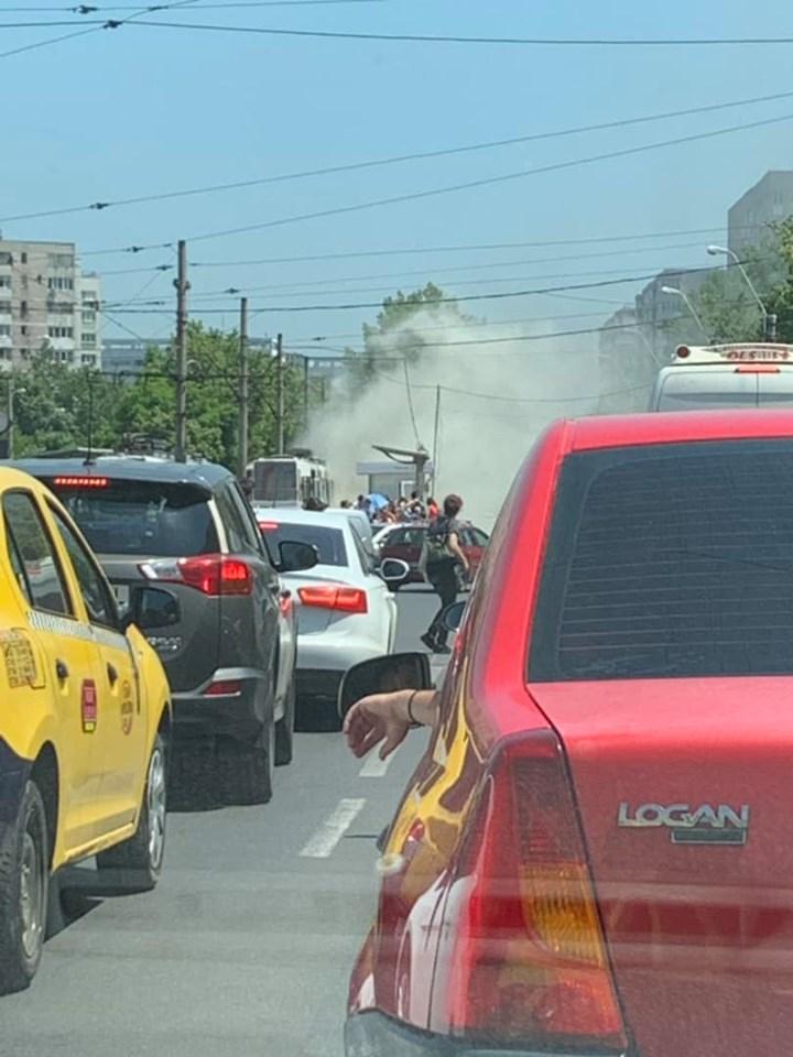 Tramvai în flăcări,  în zona Dristor din Capitală (FOTO-VIDEO) 596355