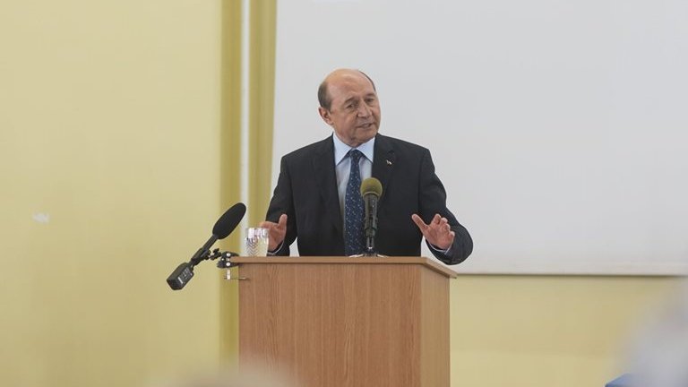 Cum scapă Traian Băsescu chiar dacă va fi dovedit a fi colaborator al Securității