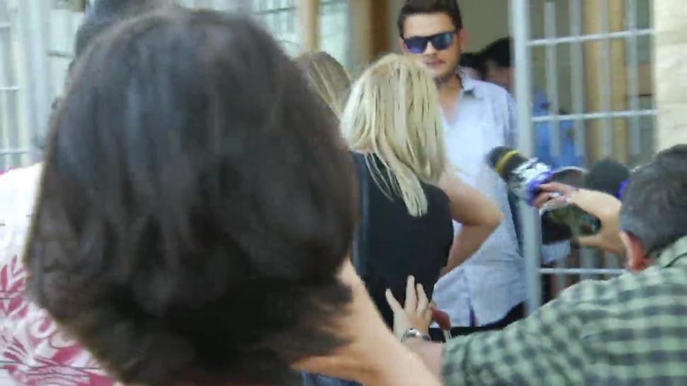 Liviu Dragnea, vizitat de iubita şi fiul său la penitenciar - IMAGINI în premieră! 596645