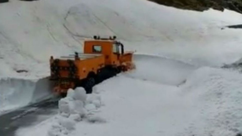 Zăpadă de șase metri în România, la sfârșitul lunii mai - VIDEO