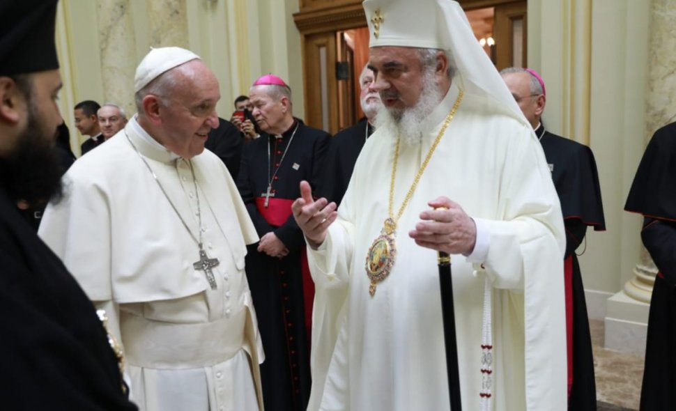 Gestul suprem făcut de Papa Francisc, în fața Patriarhului Daniel