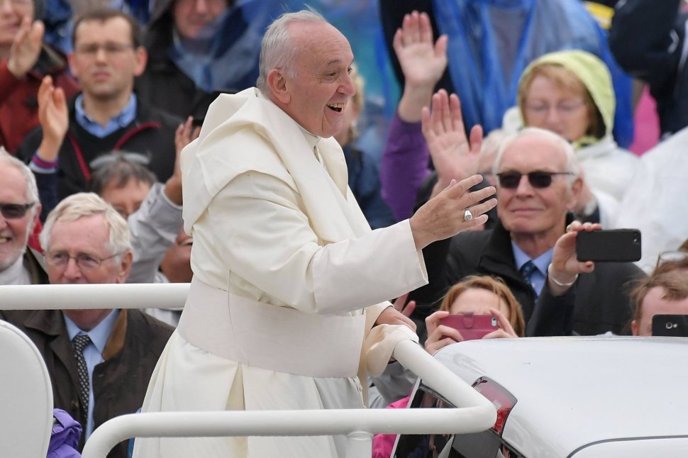 Secretele Papei Francisc pentru o viață fericită. Zece sfaturi pe care ar fi bine să le urmezi 