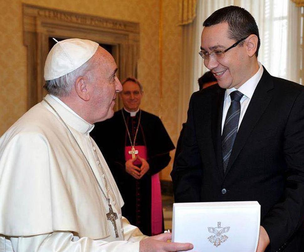 Victor Ponta, mesaj pentru români: „Vizita în România a Sanctităţii Sale Papa Francisc este un moment istoric”