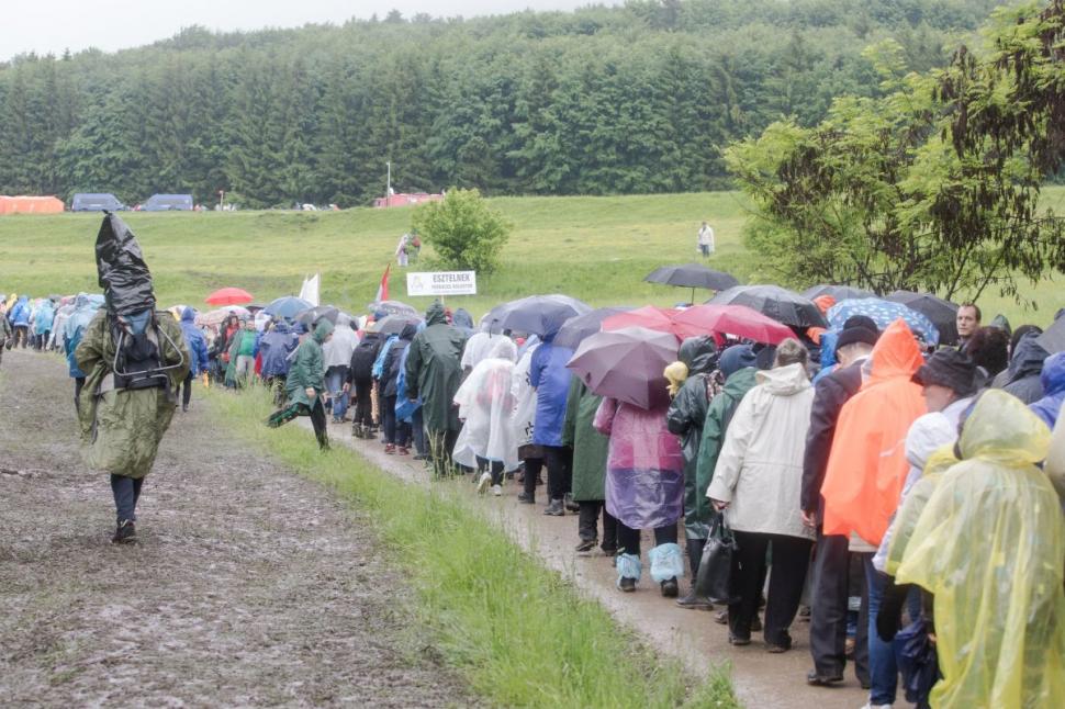 Papa Francisc, mesaj pentru români și maghiari: A peregrina semnifică provocarea de a descoperi şi de a transmite spiritul de a trăi împreună, de a nu ne fi teamă să ne amestecăm, de a ne întâlni şi de a ne ajuta 596955