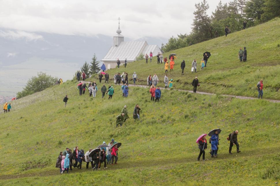 Papa Francisc, mesaj pentru români și maghiari: A peregrina semnifică provocarea de a descoperi şi de a transmite spiritul de a trăi împreună, de a nu ne fi teamă să ne amestecăm, de a ne întâlni şi de a ne ajuta 596956