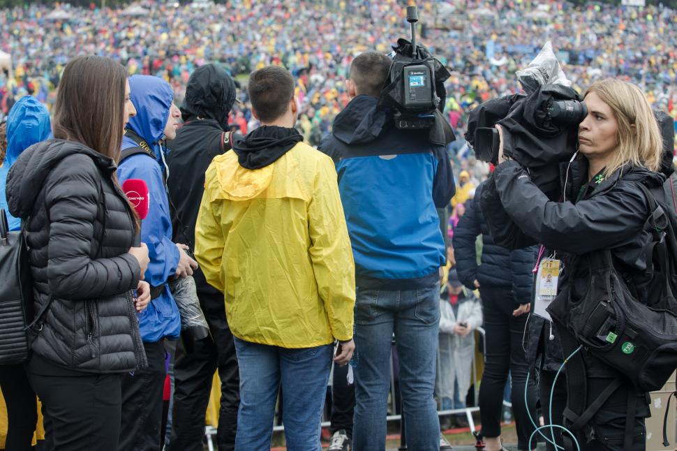 Papa Francisc, mesaj pentru români și maghiari: A peregrina semnifică provocarea de a descoperi şi de a transmite spiritul de a trăi împreună, de a nu ne fi teamă să ne amestecăm, de a ne întâlni şi de a ne ajuta 596960