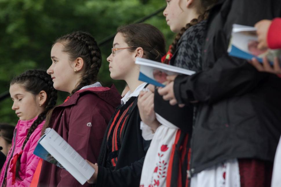 Papa Francisc, mesaj pentru români și maghiari: A peregrina semnifică provocarea de a descoperi şi de a transmite spiritul de a trăi împreună, de a nu ne fi teamă să ne amestecăm, de a ne întâlni şi de a ne ajuta 596963