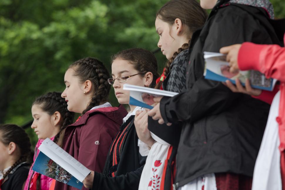 Papa Francisc, mesaj pentru români și maghiari: A peregrina semnifică provocarea de a descoperi şi de a transmite spiritul de a trăi împreună, de a nu ne fi teamă să ne amestecăm, de a ne întâlni şi de a ne ajuta 596964