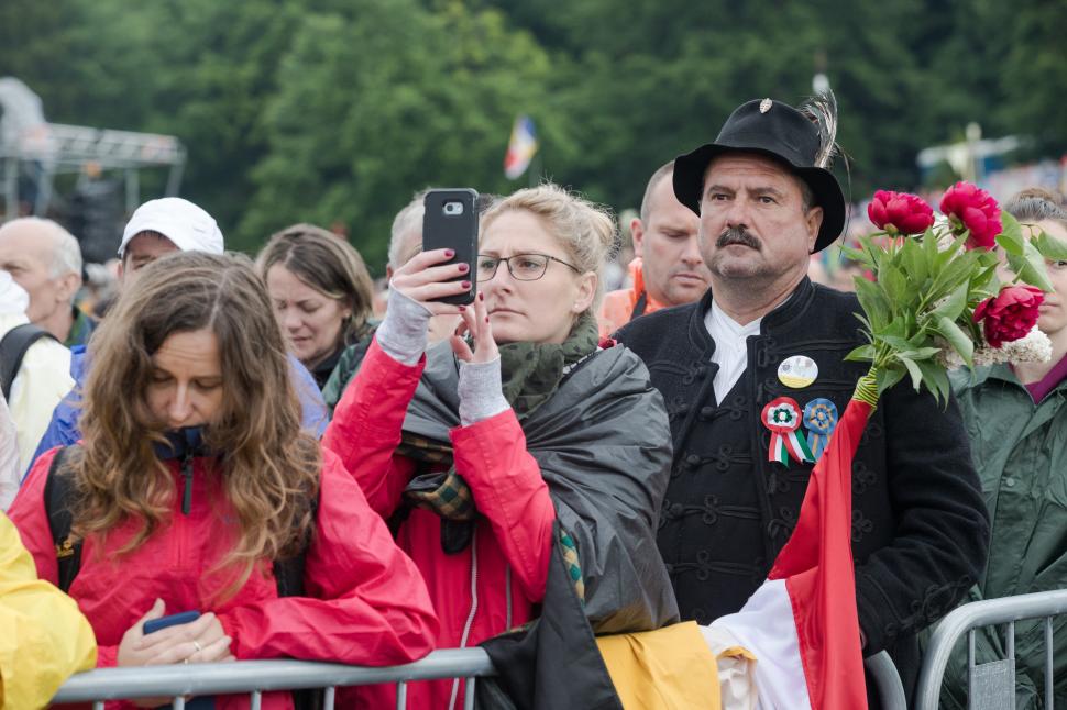 Papa Francisc, mesaj pentru români și maghiari: A peregrina semnifică provocarea de a descoperi şi de a transmite spiritul de a trăi împreună, de a nu ne fi teamă să ne amestecăm, de a ne întâlni şi de a ne ajuta 596969