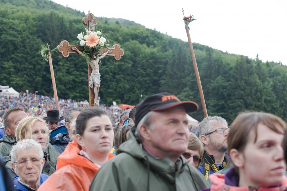 Papa Francisc, mesaj pentru români și maghiari: A peregrina semnifică provocarea de a descoperi şi de a transmite spiritul de a trăi împreună, de a nu ne fi teamă să ne amestecăm, de a ne întâlni şi de a ne ajuta 596972