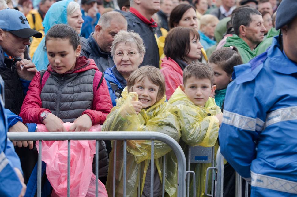Papa Francisc, mesaj pentru români și maghiari: A peregrina semnifică provocarea de a descoperi şi de a transmite spiritul de a trăi împreună, de a nu ne fi teamă să ne amestecăm, de a ne întâlni şi de a ne ajuta 596987