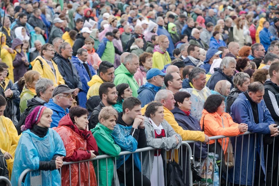 Papa Francisc, mesaj pentru români și maghiari: A peregrina semnifică provocarea de a descoperi şi de a transmite spiritul de a trăi împreună, de a nu ne fi teamă să ne amestecăm, de a ne întâlni şi de a ne ajuta 596989
