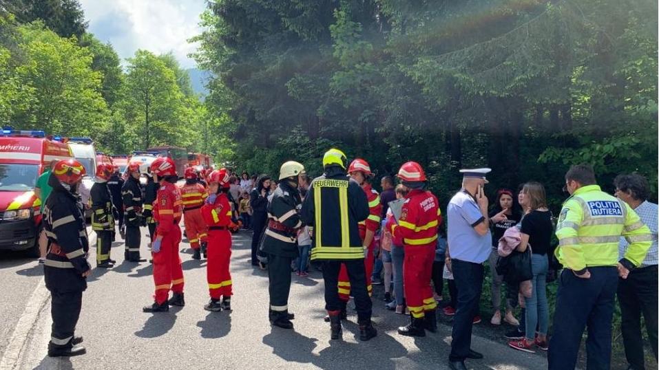 Accident grav între Râșnov și Predeal. Un autocar cu copii s-a răsturnat. Planul roșu de intervenție a fost activat 597096