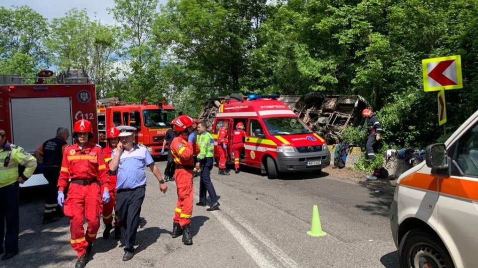 Accident grav între Râșnov și Predeal. Un autocar cu copii s-a răsturnat. Planul roșu de intervenție a fost activat