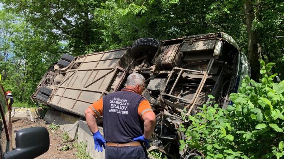 Accident grav între Râșnov și Predeal. Un autocar cu copii s-a răsturnat. Planul roșu de intervenție a fost activat 597101