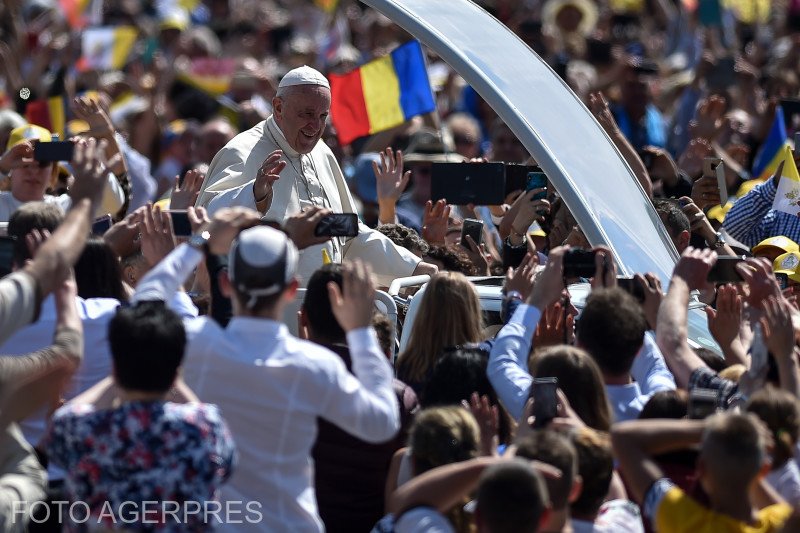 Motivul pentru care Papa Francisc nu a mai plecat cu elicopterul de la Sibiu către Blaj