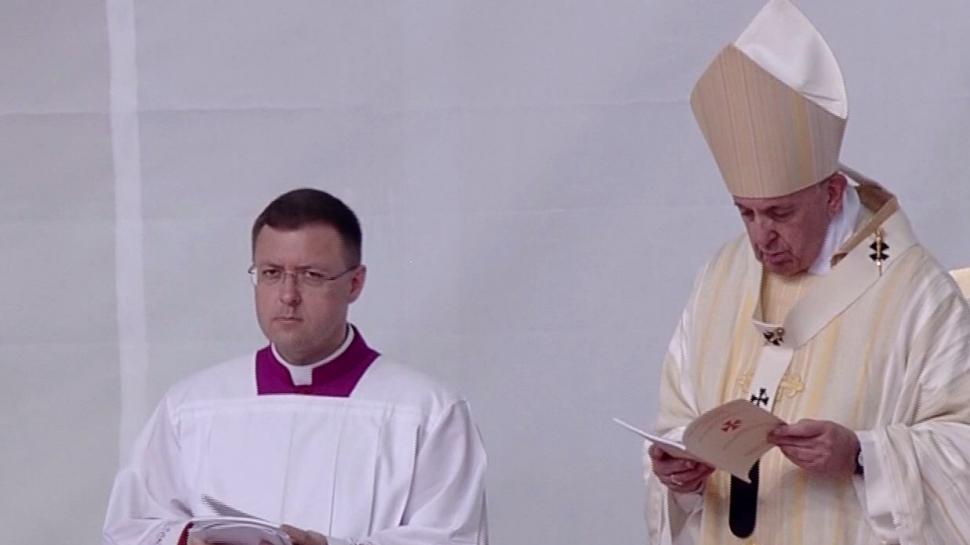 Papa Francisc a plecat spre Roma: "Mă întorc acasă îmbogățit din România"  597089