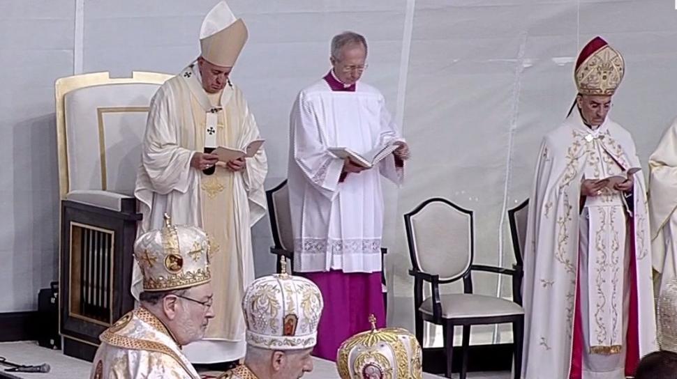 Papa Francisc a plecat spre Roma: "Mă întorc acasă îmbogățit din România"  597111