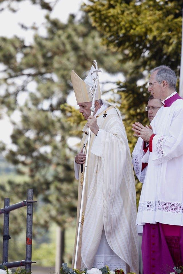 Papa Francisc a plecat spre Roma: "Mă întorc acasă îmbogățit din România"  597115