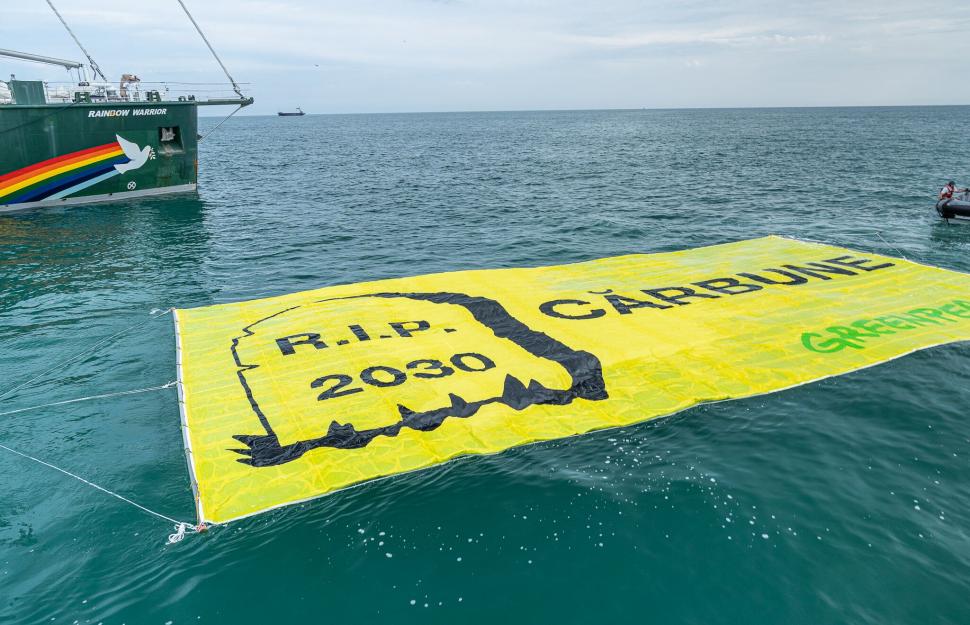 Greenpeace România somează Ministerul Energiei să renunțe la cărbune, prin două acțiuni inedite 597414