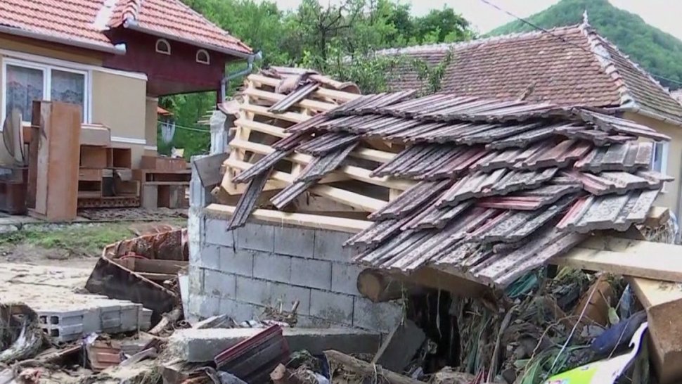 Imagini apocaliptice în judeţul Alba. Zeci de case distruse de inundații