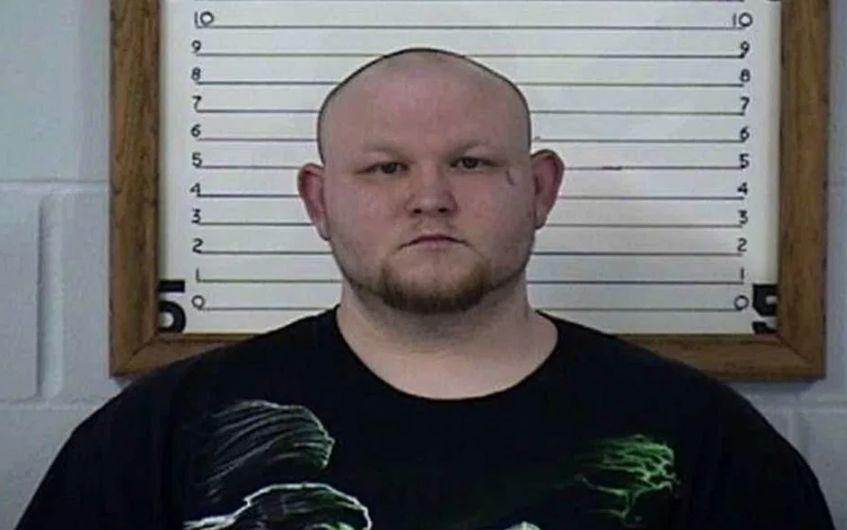 Bărbatul a dat drumul la cameră și a început să transmită live în timp ce abuza o fetiță. Nimeni nu a scos o vorbă despre asta. Descoperirea șocantă făcută după ani (FOTO) 597772