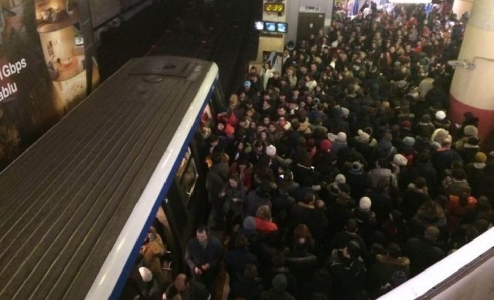 Un incident periculos a avut loc la metrou, în staţia 1 Mai. Reacția Metrorex