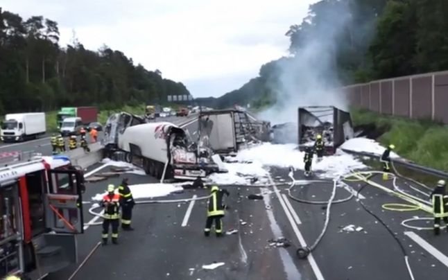 Un român a provocat dezastru pe autostradă din Germania. Pagube de sute de mii de euro
