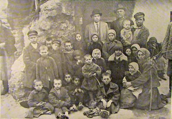 Tragedia românilor masacrați când voiau să intre în țară, cu copii în brațe: ”Nu ne lepădați... !”