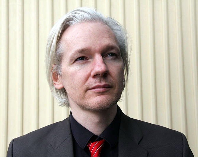 SUA au cerut oficial Marii Britanii extrădarea lui Julian Assange