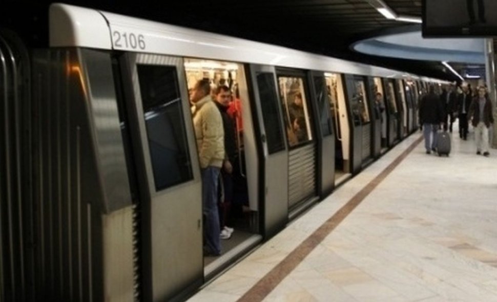Se urcase în metrou pe Magistrala 2 din București, când a crezut că nu vede bine. „Doamne, era chiar el!”. La asta sigur nu se aștepta nimeni! (FOTO) 