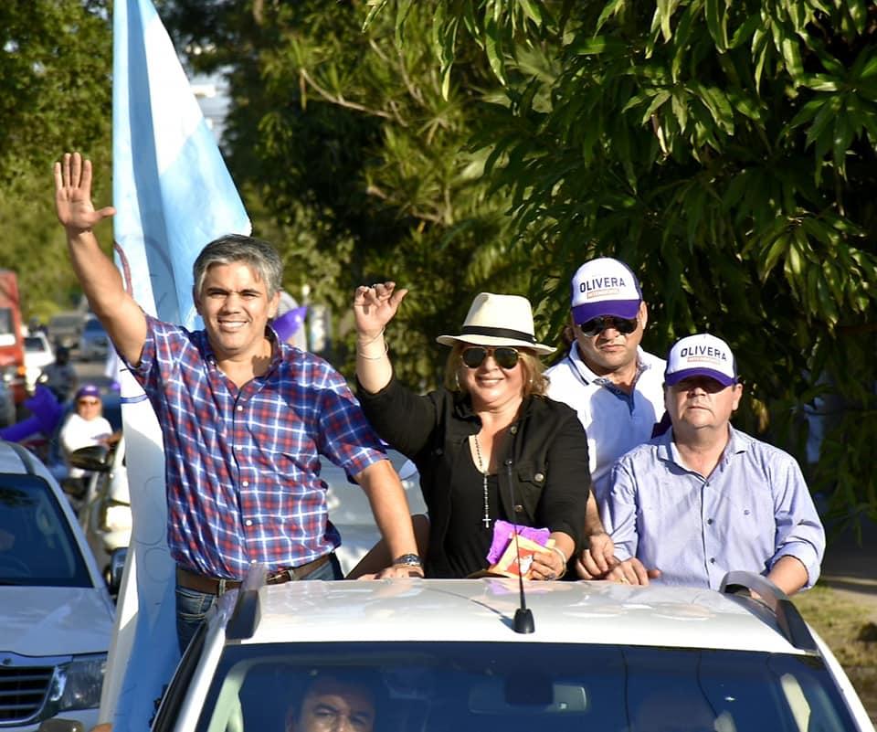 Un politician oferă chiloți tanga, în schimbul voturilor
