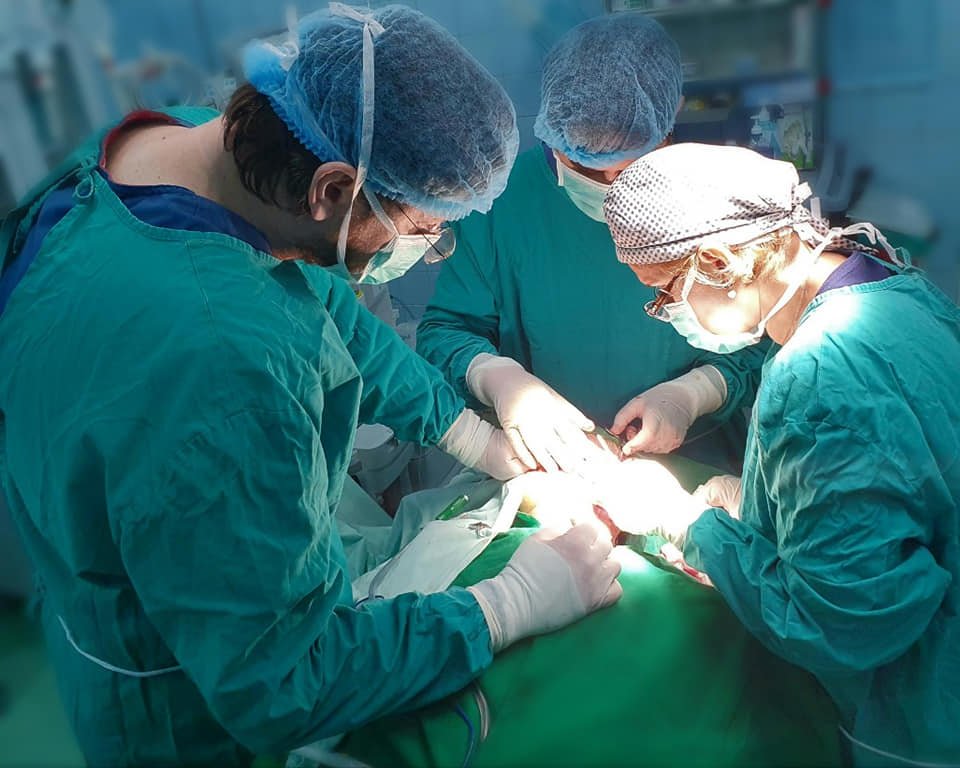 Bătrânul de 84 de ani s-a prezentat la Spitalul Universitar de Urgență București. Medicii au făcut o descoperire șocantă, așa că l-au dus imediat în sala de operație. „Era acolo de 60 de ani!” (FOTO)