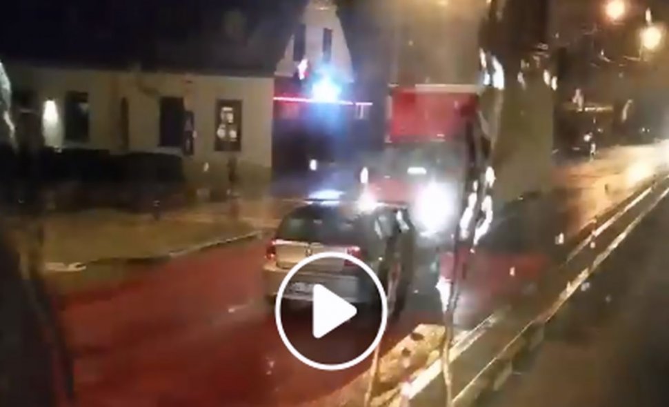 Un șofer beat din Ghimbav a pătruns pe contrasens cu mașina, lovind frontal un camion care circula regulamentar. Reacția lui când a văzut grozăvia: „Ce a vrut mă, ce a vrut?” VIDEO