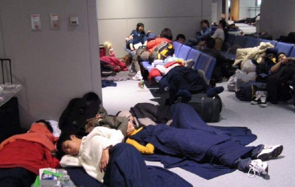Zeci de copii români, abandonați pe aeroporturile din Tokyo, Doha şi Milano