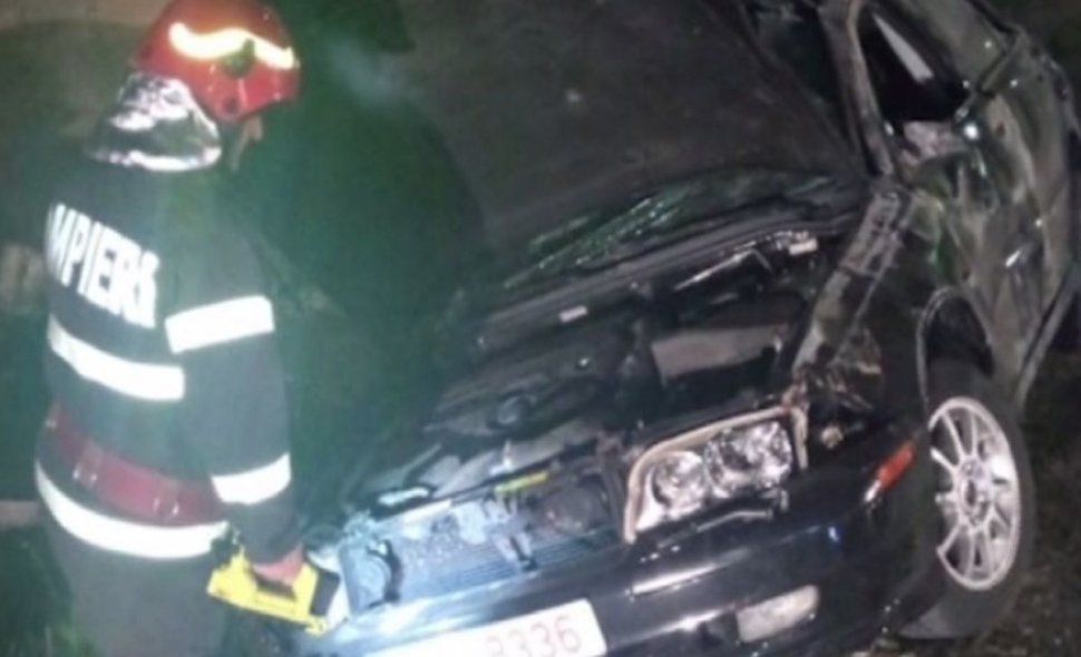 Accident îngrozitor în Vrancea. Un autoturism a luat foc pe E 85, în urma coliziunii frontale dintre două maşini