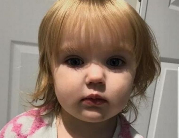 O fetiță de doi ani s-a spânzurat din greșeală și a murit! Mama credea că doarme, dar când s-a dus în cameră a înlemnit
