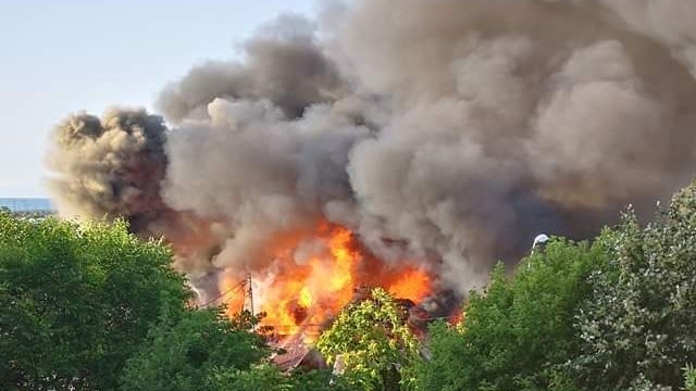 Incendiu uriaș la un fost restaurant din Pitești! Ar fi fost provocat intenționat