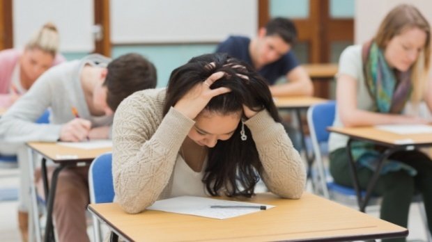 Elevii de la un liceu din Blaj au primit de două ori subiectele greşite la examenul de Bacalaureat în 2019