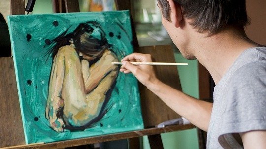 Adolescenta de 17 ani din Blaj a acceptat fără să stea pe gânduri să pozeze nud pentru un pictor din localitate. După câteva zile, tânăra a venit la bărbat și i-a zis ceva neașteptat. Totul s-a transformat într-o nebunie